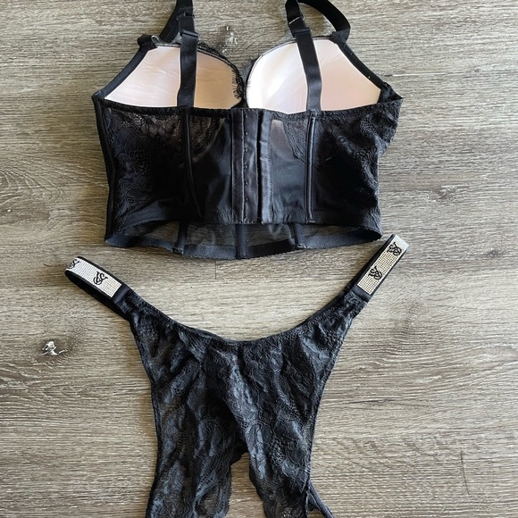 Victoria's Secret Black Lace Bra and Panty Set - Picture 6 of 6
